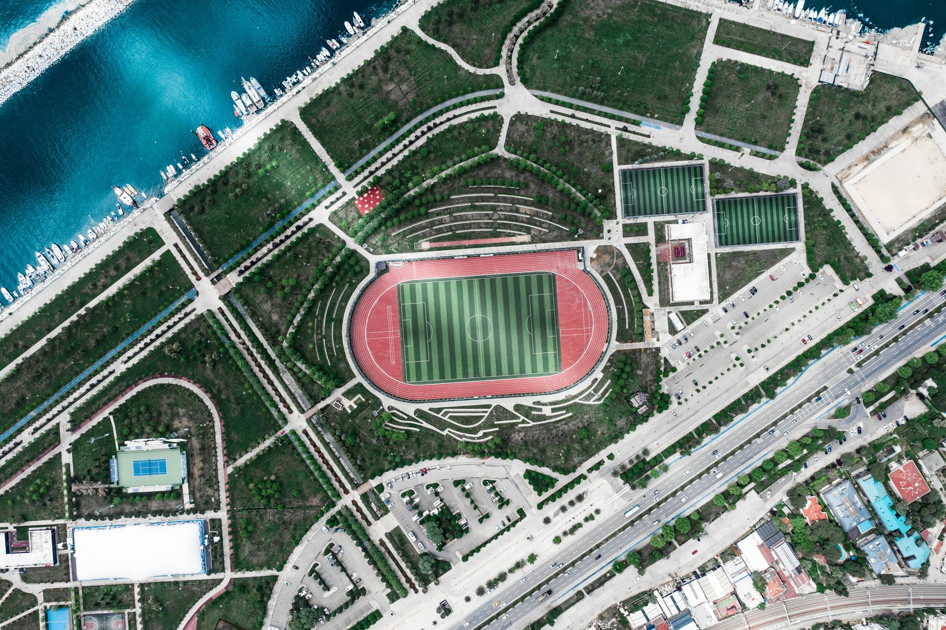 Widok z lotu ptaka na wielofunkcyjny kompleks sportowy w Stambule