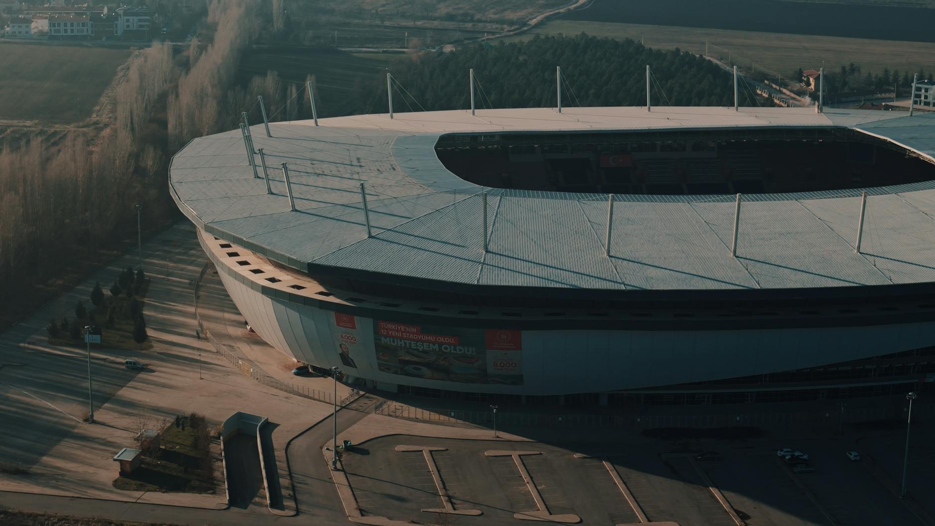Współczesny stadion piłkarski w Eskişehir z lotu ptaka