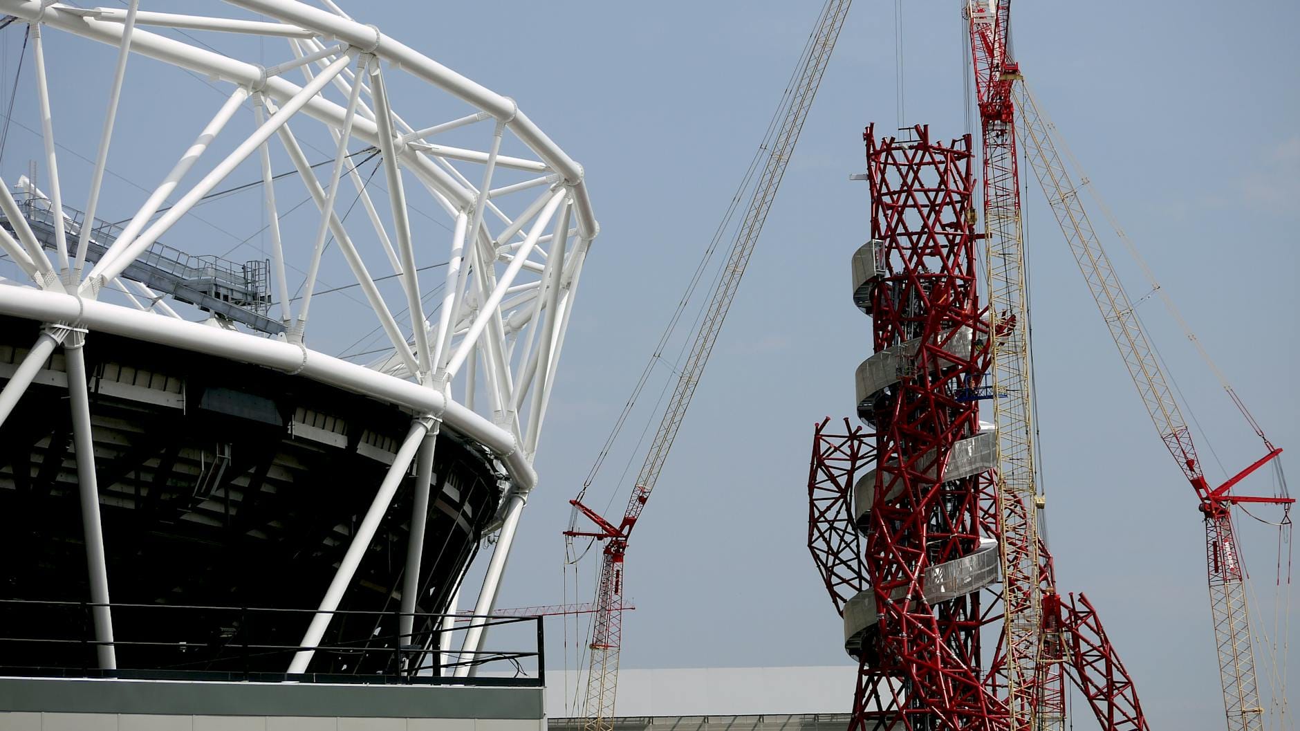 Budowa Stadionu Olimpijskiego w Londynie i wieży ArcelorMittal Orbit