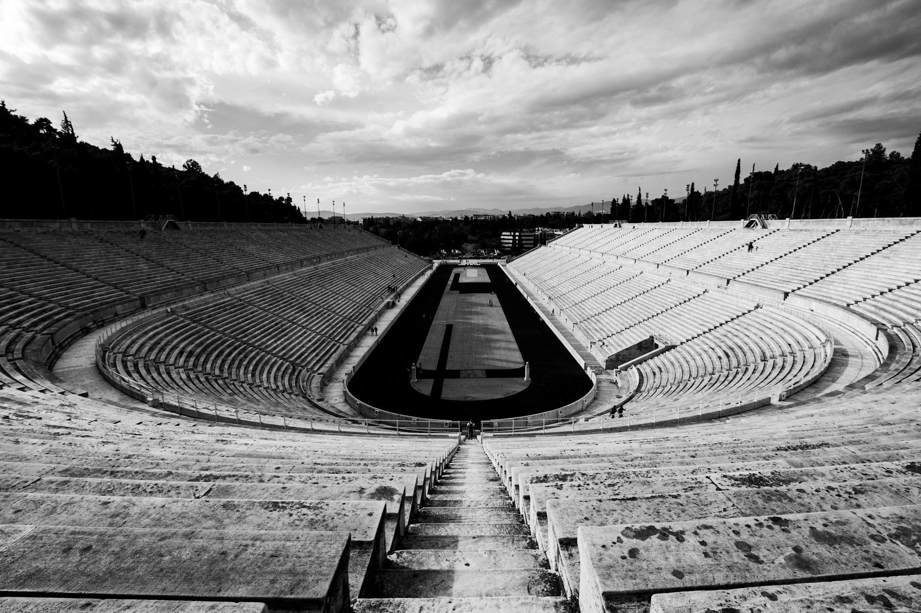 Panatenajski Stadion w Atenach w czarno-białej fotografii panoramicznej