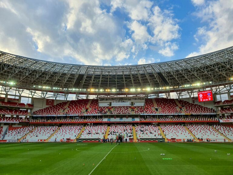Nowoczesny stadion w Ant