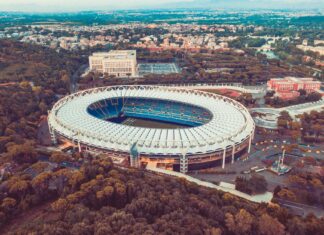 Widok z lotu ptaka na Stadio Olimpico w Rzymie wśród zieleni